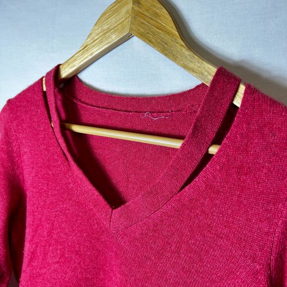 100% Cashmere Women's Red Cut-Out Shoulder V-Neck LS Pullover Sweater Size M - Picture 4 of 12